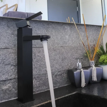 Torneira Alta Banheiro Bancada Monocomando Pia Preto Fosco